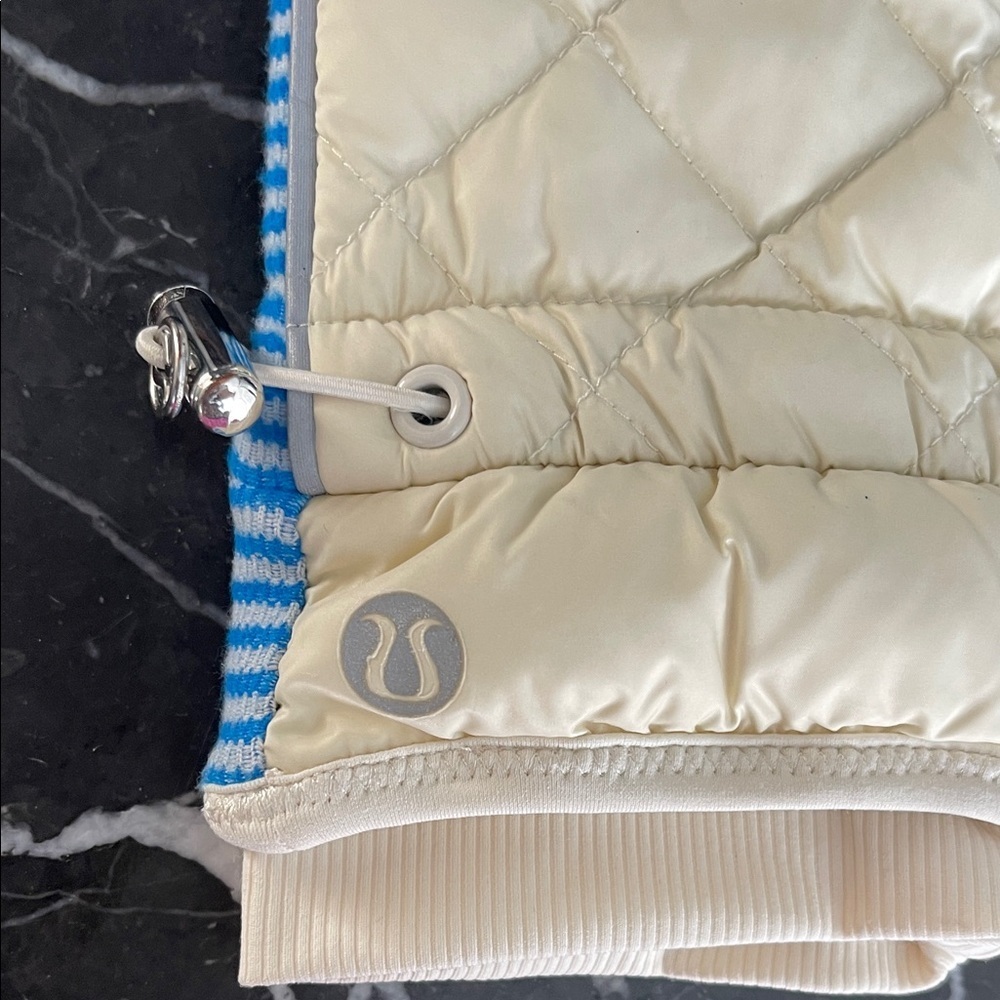 LULULEMON Cream Quilted mittens with Blue and white stripes on palms - Picture 3 of 5